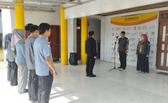 Apel Pagi rutin di lingkungan Sekretariat Bawaslu Kabupaten Berau, bertempat di halaman kantor, Senin (26/5/2025).